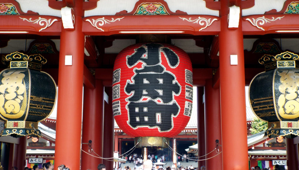 Templo Asakusa o mais famoso e também o mais cheio de Tóquio